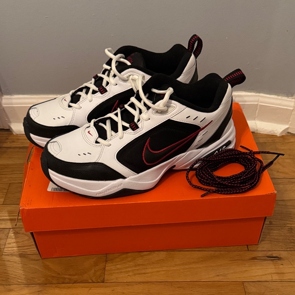 Nike White Black Red Low-Top- Air Monarch IV